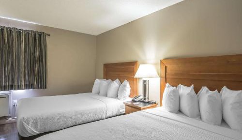 Queen Room with Two Queen Beds - Non Smoking