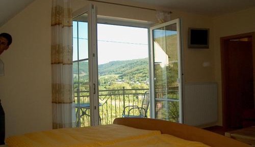 Apartment with Mountain View