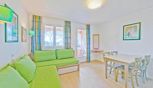 Select Studio (4 People)