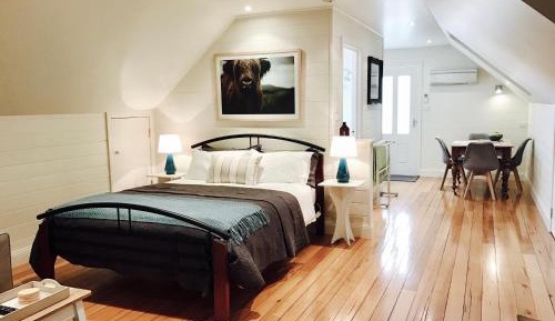 Deluxe Queen Suite