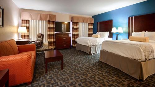 Queen Room with Two Queen Beds and Sofa Bed - Non-Smoking