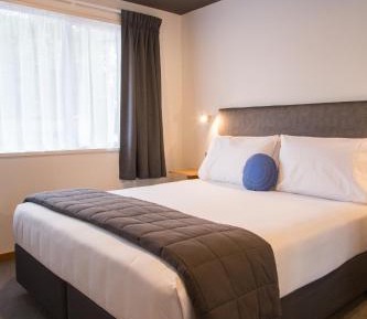 One-Bedroom Apartment with King Bed (2 Adults)