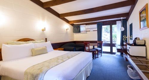 Deluxe Queen Room
