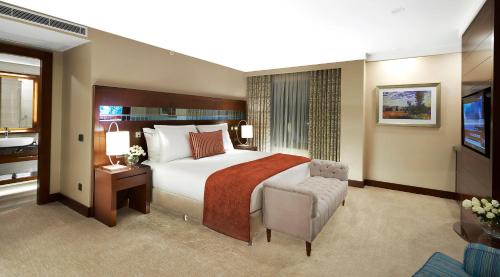 One-Bedroom Suite with Sea View