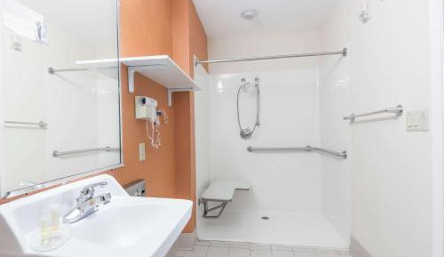 King Room - Disability Access - Non-Smoking
