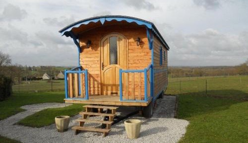 Caravan (2 Adults)