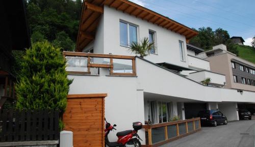 Apartment with Mountain View