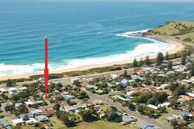 Werri Beach Cabin | Marthas Place by the Stunning Werri Beach.