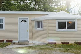 Monticello Cabin | Debbie's Little Cozy Cabana Located Lake Freeman