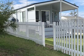 Tuross Head Cabin | Stone’s Throw Cottage - Beach front, pet friendly