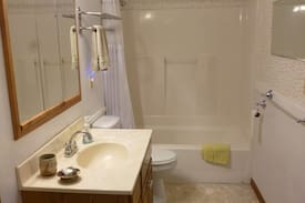 Whitehall House | Whitehall Potter's Guesthouse near Lake Michigan