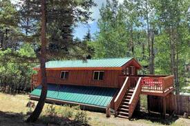 Bear Park Cabin | Cozy Apple Barn Cabin in the village of Cloudcroft