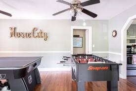 Inglewood House | Perfect Family Getaway! Heated Endless Pool! Game Room!