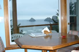 Oceanside Apartment | Heart Of The Hill #A - BigViews