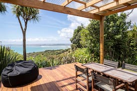 Raglan Cabin | Whale Bay Mountain Retreat - Raglan Accommodation