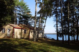 Jefferson House | Gould Road Three Bedroom Damariscotta Lakefront cottage in Jefferson, Maine