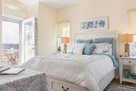 Prides Crossing House | PrivateBeach for 2 Adults, Gloucester MA SquishInn