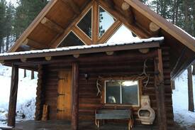 Missoula County House | Log cabin nestled in the mountainsides