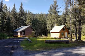 Bear Creek Cabin | Anglers Cabin - Ravenquest Cabins