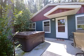 Rapid City Cabin | Hideaway on Bridge Lane