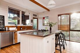 Myola House | NEW LISTING Metta: Funky beach house in Jervis Bay