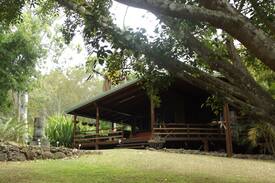Tinaroo Villa | TINAROO HAVEN..Stroll to lake.. Free Kayaks.