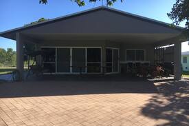 Bowen House | Beachfront Beach House at Brisk Bay (Whitsundays)