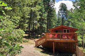 Bear Park Cabin | Cozy Apple Barn Cabin in the village of Cloudcroft