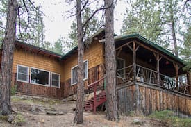 Bailey Cabin | Historic Glen-Isle Resort- Greyledge Cabin