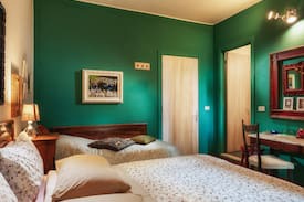 San Gimignano Cabin | Maggie's Million Dollar View - Room "Menta"