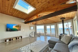 Newbury House | Plum Royale: Plum Is. beachfront w/stunning views