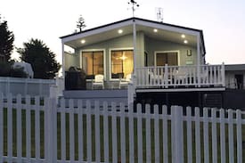 Tuross Head Cabin | Stone’s Throw Cottage - Beach front, pet friendly