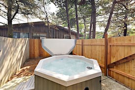 Neskowin House | Treehouse by the Sea w/ Hot Tub, 1 Block to Beach