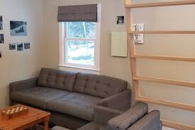 East Haven  Rutland County House | Solar Tiny House - Secluded Killington Getaway