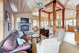 Neskowin House | Treehouse by the Sea w/ Hot Tub, 1 Block to Beach