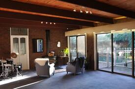 Ferntree Gully Villa | Mountain Gate Villa - Spacious Bedroom