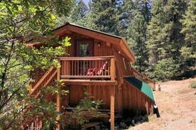 Bear Park Cabin | Cozy Apple Barn Cabin in the village of Cloudcroft