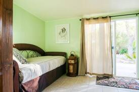 Morongo Valley House | Pueblo Suite at the Garden Oasis