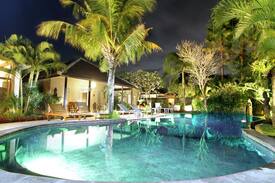 Batu Bolong Villa | Canggu 11BR Villa with 2 Pools - Close to Beach