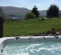 Loch Tay Cabin | Lovely Bothy at Craggantoul with hot tub