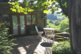 Meltham Apartment | The Snug