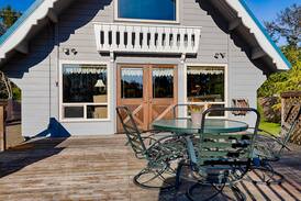 Long Beach House | Bk 2/Get 2 FREE! NEW home! Steps to beach, large deck, Pets OK, SeaShellA