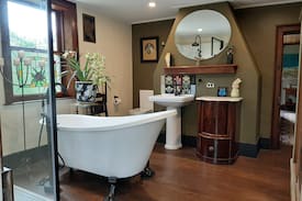 Perth Cabin | The Jolly Farmer Colonial Homestay