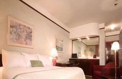 Cully Hotel | Ramada by Wyndham Portland Airport