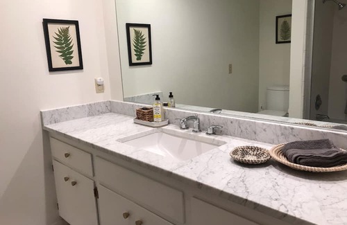 Chico House | Spacious Retreat with 2 King Suites 1500 sqft