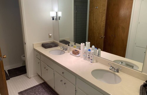 Chico House | Spacious Retreat with 2 King Suites 1500 sqft