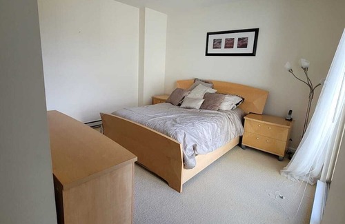 Guildford Condo | Peaceful Centralized TopFloor Condo in Surrey Guilford