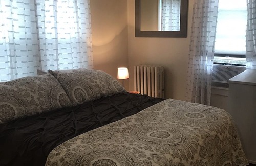 Harrisburg - Hershey House | Quaint,furnished, 2 bedroom house, courtyard,1 block to Scenic Susquehanna River