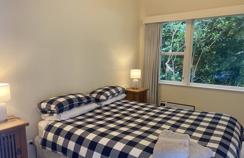 Gisborne Apartment | The Verandah is a Spacious Villa Ideal for Family Groups, or Friends