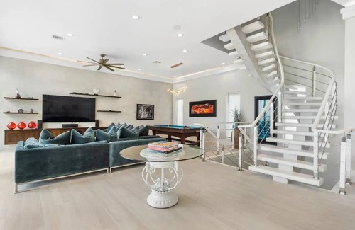 Nassau House | Perfect Getaway! Luxurious Modern Oceanfront Villa w/Pool + More @ Nassau